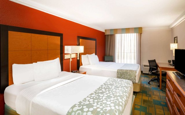 La Quinta Inn & Suites by Wyndham Nashville Airport/Opryland