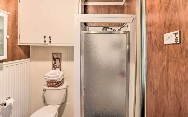 Cozy Crestline Cabin, Close to Lakes, Parks!