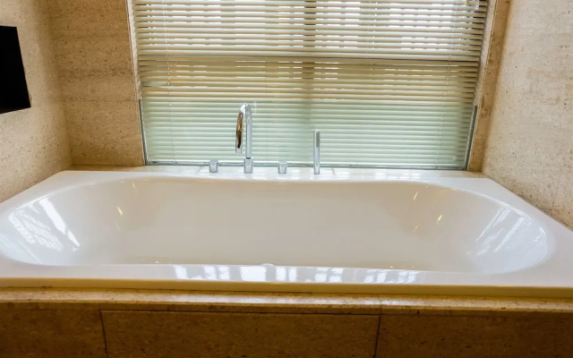 Luxurious 3br Senopati Suites Apartment Near Scbd