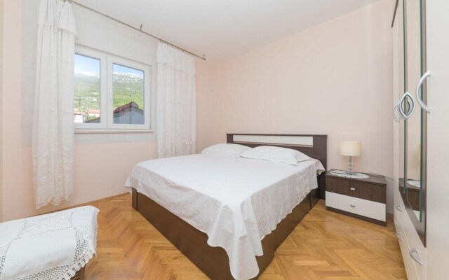 Amazing Home in Kastel Stari With Wifi and 2 Bedrooms