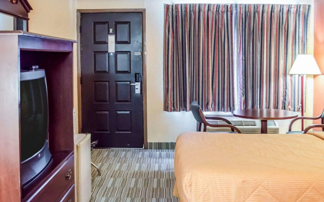 Отель Rodeway Inn Carlisle North