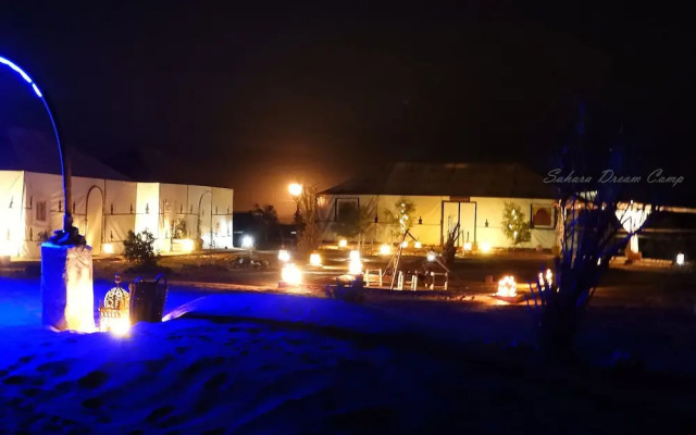Room-sleeping in a Luxury Tent in Merzou