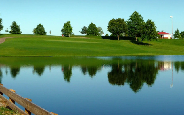 Bright Leaf Golf Resort