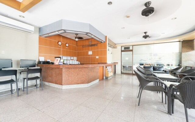 OYO 224 DG Grami Hotel