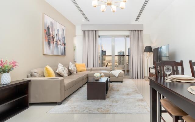 Whitesage - Elite Apartment With Balcony Near Metro Station