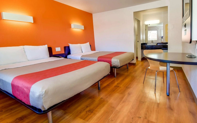 Motel 6 Riverside, CA - South