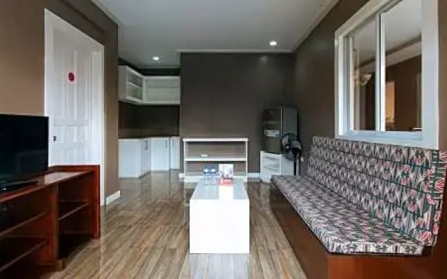 RedDoorz Premium at Trece Indang Road