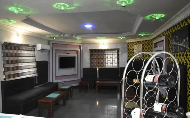 Impeccable 1-bed Executive Luxury Hotel Apartment