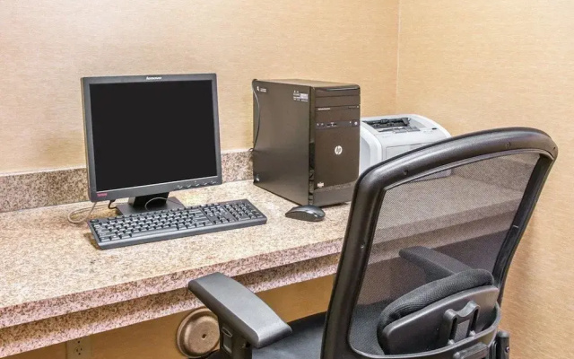 Holiday Inn Express Niles