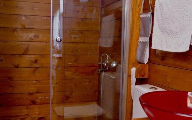Cozy Tiny House With Shared Pool in Bodrum