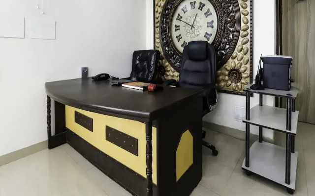 OYO 23018 Hotel Expo Suites
