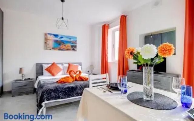 Modern Studio Central Location