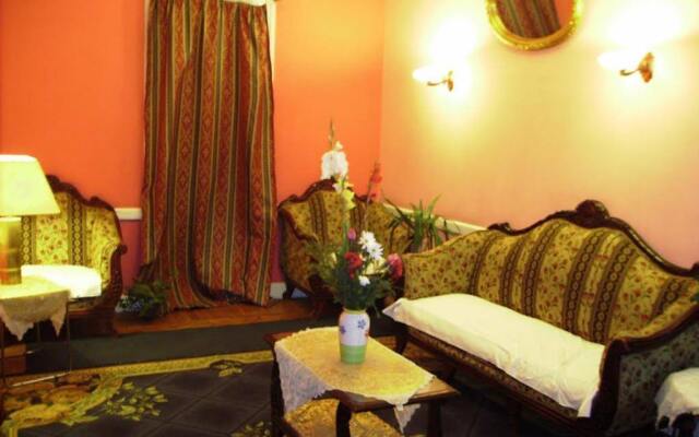Select Hostel
