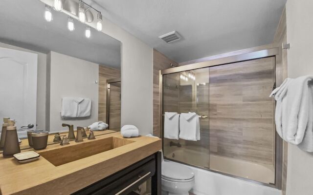 Swans Nest 1601 2 Bedroom Condo by RedAwning