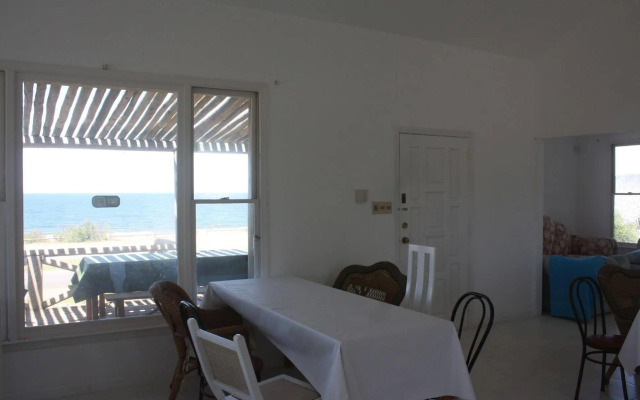 Mansa Beach Hostel