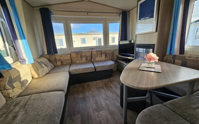 2 Bed Caravan Leanne Centeal Heated
