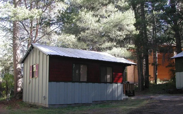 Reverse Creek Lodge