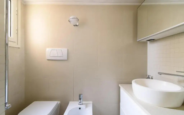 White Ostilia Apartments