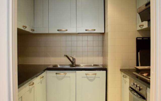 Modern and Stylish Apartment by Grand Canal