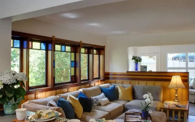 3573 Captain's Castle