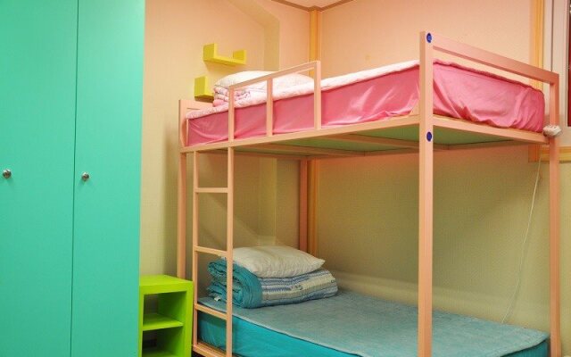 Crystal Guesthouse (Female Only)
