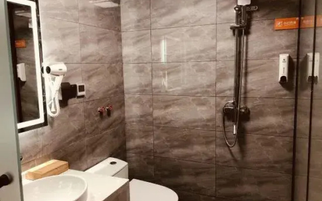 Riste Hotel (Luoxin industrial cluster, Xin'an County)