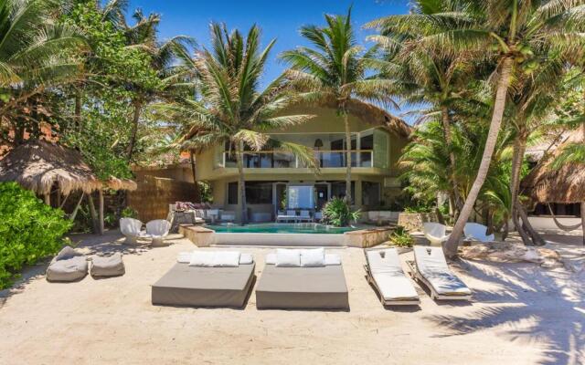 Puerto Aventuras Villa Sleeps 10 with Pool