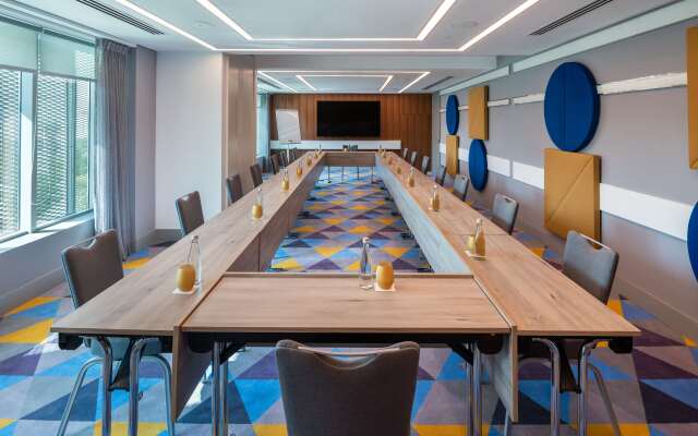 Radisson Red Dubai Silicon Oasis