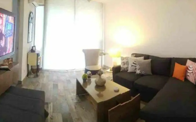 2 Bed Flat - Sleeps 6 - Pets - Pool - Parking