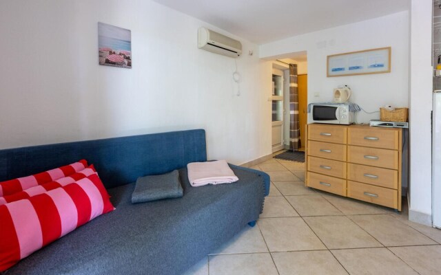 Nice Apartment in Dramalj With Wifi and 1 Bedrooms