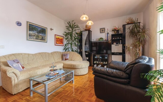 Awesome Home in Plano With Wifi and 3 Bedrooms