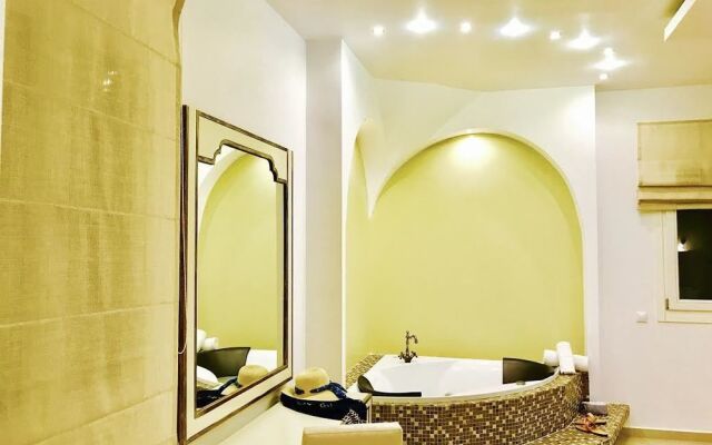 Queen Boutique Suites