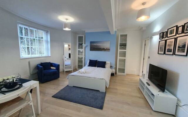 Lux Kings RD City Centre Studio Apartment Reading