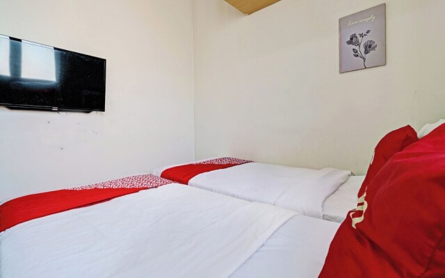 OYO 92768 Flagship Exclusive Colombus Near Stasiun Karawang