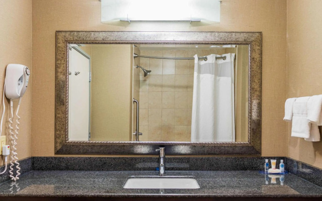 Comfort Inn & Suites Plainville-Foxboro