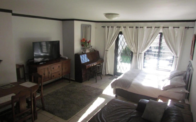 Santini Lace Self Catering Unit