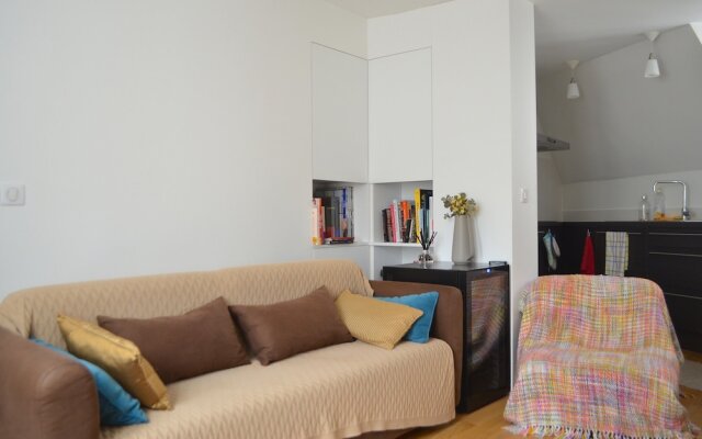 Top Floor Flat Near Bastille