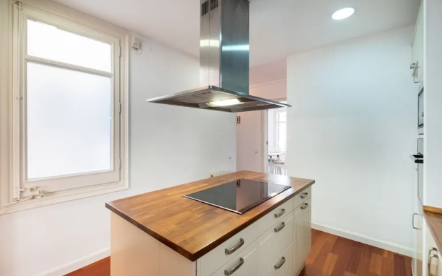 Stunning 4BR Apart in Sagrada Familia