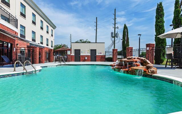 Holiday Inn Express Hotel & Suites Sealy by IHG
