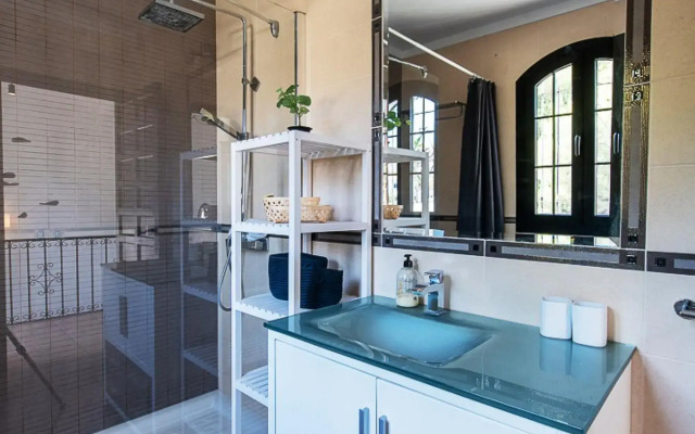 Algarrobo In Nerja With 2 Bedrooms And 2 Bathrooms