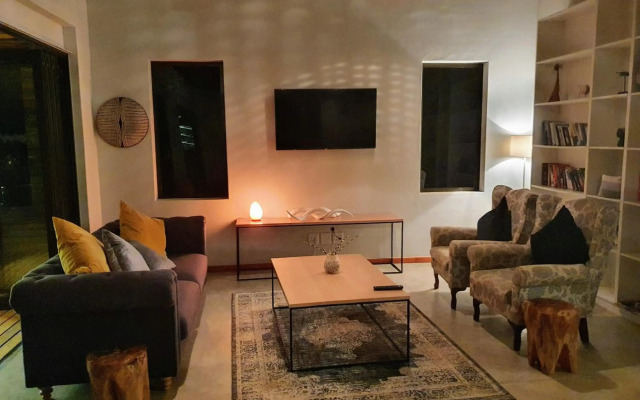 Kingfisher Creek Safari Lodge