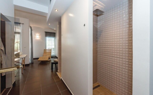 Nice Home in Skradin with Hot Tub, WiFi & 4 Bedrooms