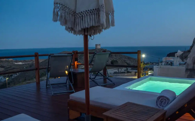 Santorini Rooftop Hot Tub Suite w Panoramic Views