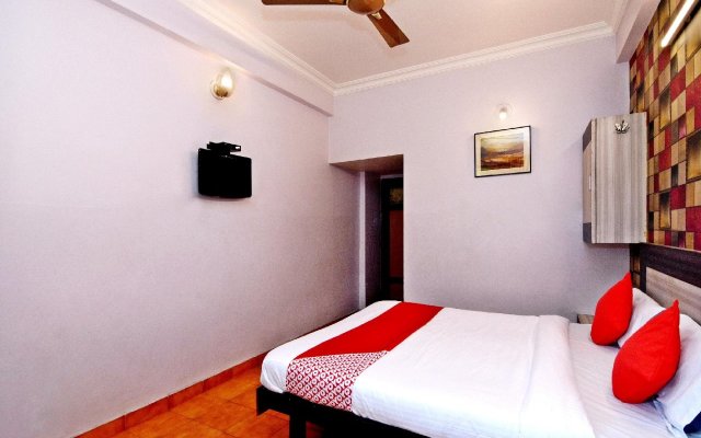 Hotel Majestic Deluxe Lodging by OYO Rooms