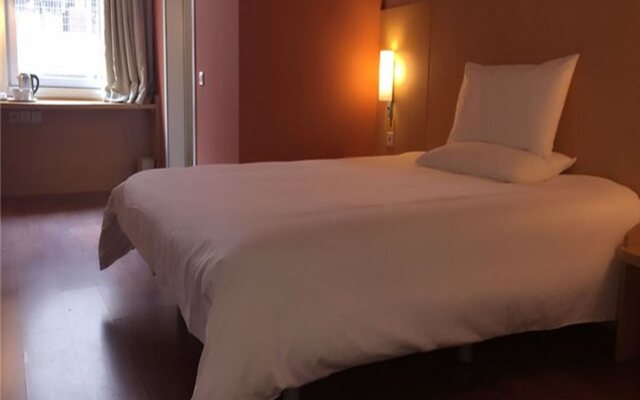 Hanting Guangzhou Baiyun Station Huangshi West Rd