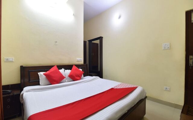 Oyo 28027 Hotel Dhruv