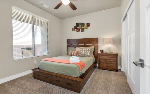 Park View Place 3 Bedroom Home by RedAwning