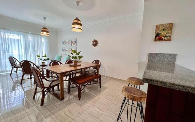 Amazing apartment in thecity 30mins from the beach