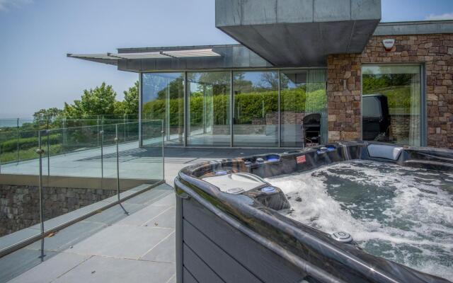 Bryn House - Luxurious 5 Bedroom Holiday Home - Penmaen