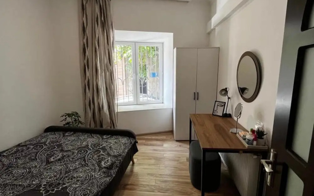 Beautiful Apartment Near Opera in T'bilisi Center